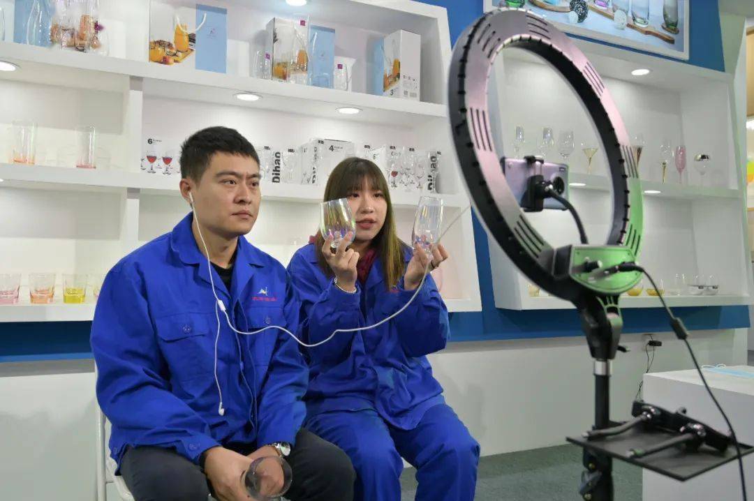 第三屆中國(祁縣)玻璃器皿博覽會(huì) 暨&ldquo;一帶一路&rdquo;中小企業(yè)特色產(chǎn)業(yè)產(chǎn)品交易會(huì)開幕